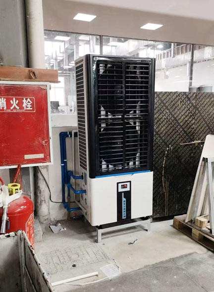 注塑車間，安裝蒸發(fā)冷省電空調(diào)-立式軸流雙風(fēng)口