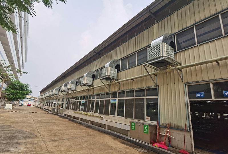 中學飯?zhí)檬程媒禍赝L安裝星科環(huán)保空調(diào)冷風機